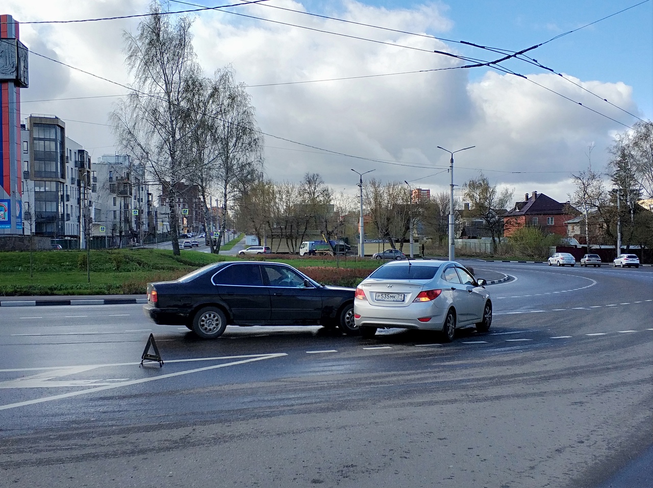  4 мая в Туле две иномарки не поделили дорогу на ул. Короленко