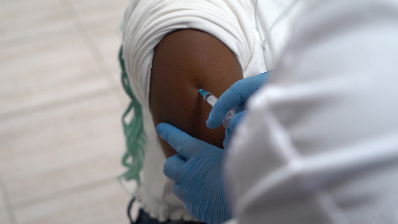 В Тульской области начали вакцинировать от коронавируса иностранных студентов