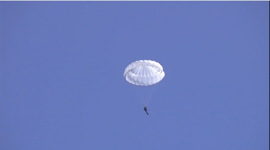 Тульские десантники отработали прыжки с парашютом