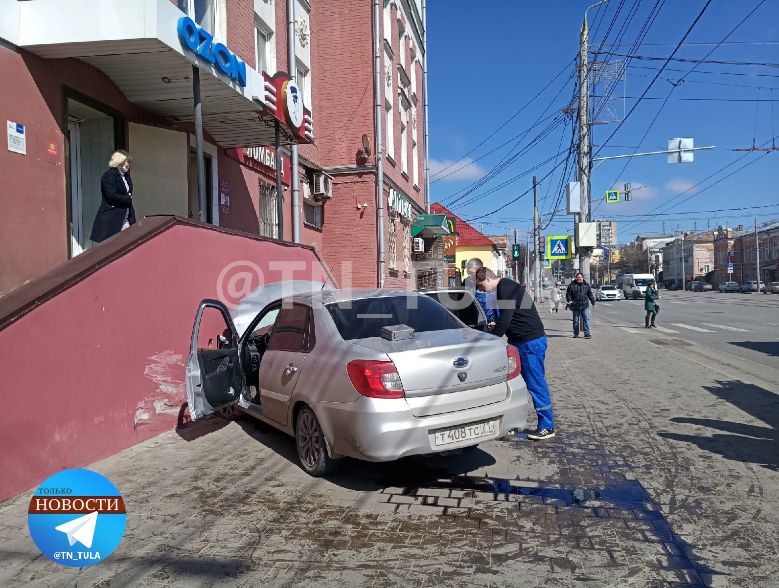 В Туле пострадавшие в ДТП на Октябрьской с въехавшим в дом 