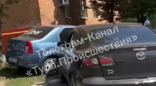 В Узловой машина такси попала в аварию: пострадала девушка