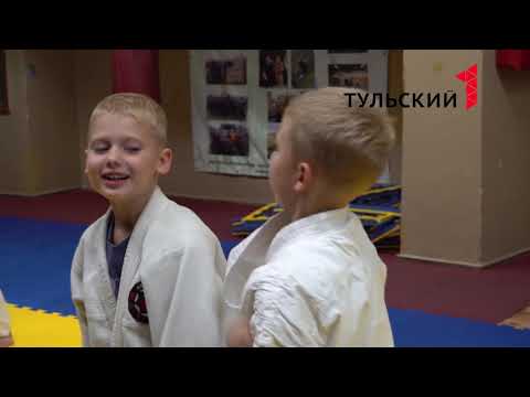 Проект ЗОЖ: Учимся делать ласточку на льду и раскрываем секреты о том, как стать президентом рукопашного боя