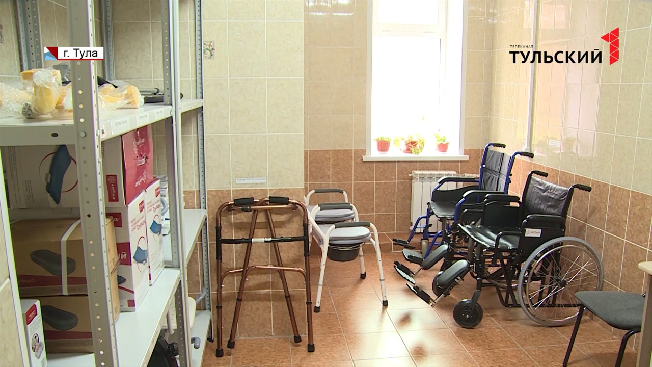 Как инвалидам в Тульской области сэкономить на колясках и костылях