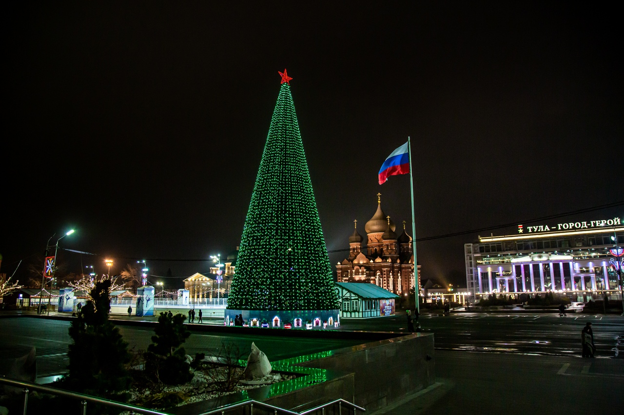 Новогодняя тула 2024 фото. Новогодняя Тула 2022 площадь. Елка в Туле 2022. Елка в Туле 2021 на площади. Елка на площади города Тула 2022.