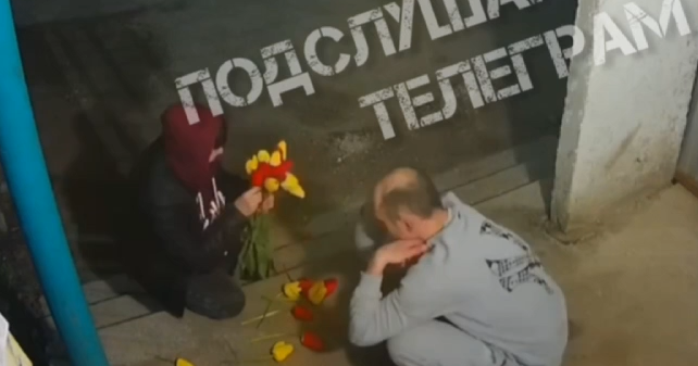 Пара туляков собрала букет из сорванных цветов на улице Металлургов