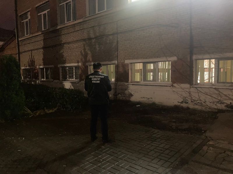 В Новомосковске мальчик выпал из окна школы: ребенок скончался