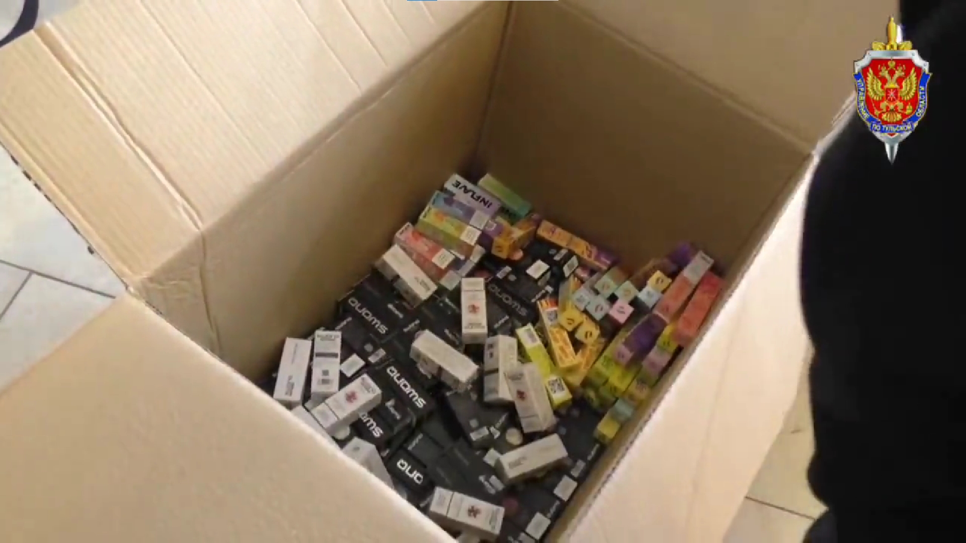 В Туле "накрыли" склады с контрафактными вейпами на полмиллиарда рублей