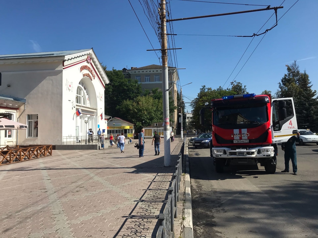 Подозрительную сумку на автовокзале в Туле обследовали служебные собаки