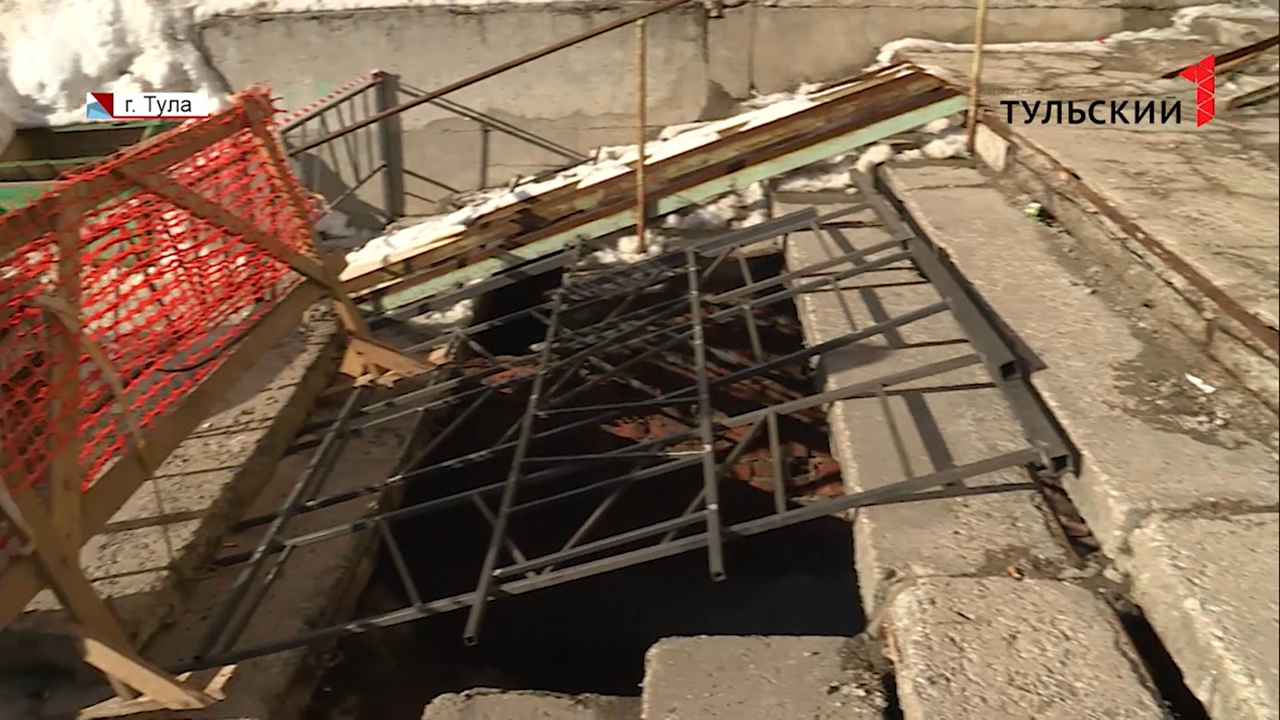 Провал на 2,5 метра на крыльце 9-этажки в Туле: Следственный Комитет возбудил уголовное дело