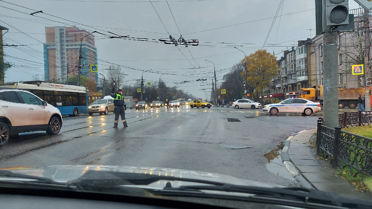 На перекрестке проспекта Ленина и улицы 9 Мая в Туле не работает светофор