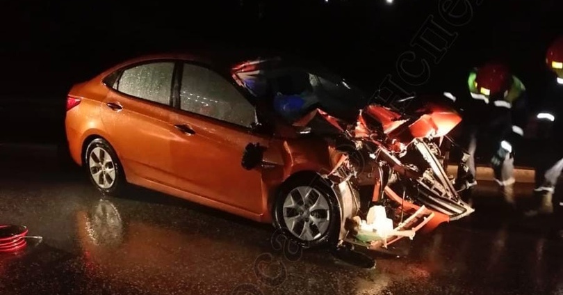Ночью в Туле легковушка протаранила автопоезд: водитель погиб
