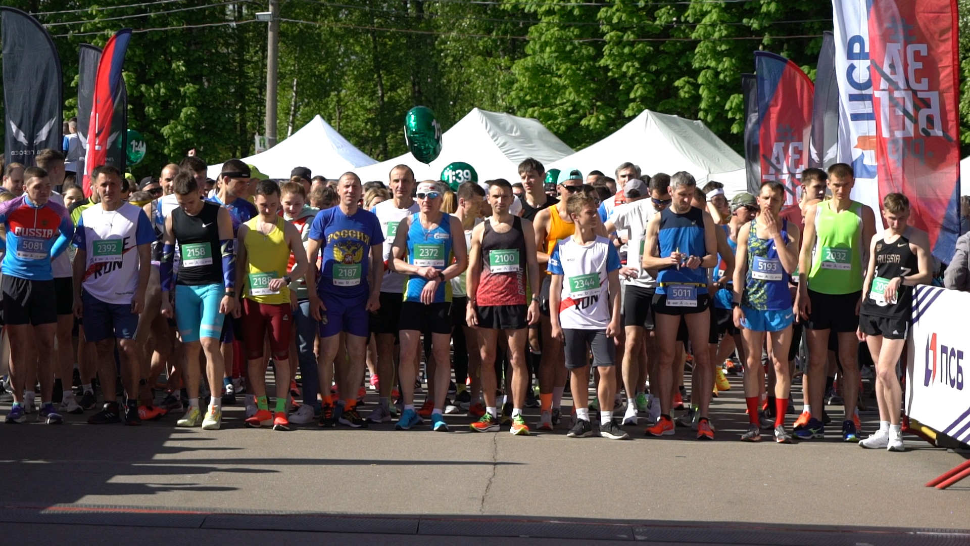 В Тульской области 2000 человек приняли участие в массовом забеге: спортсмены поделились эмоциями