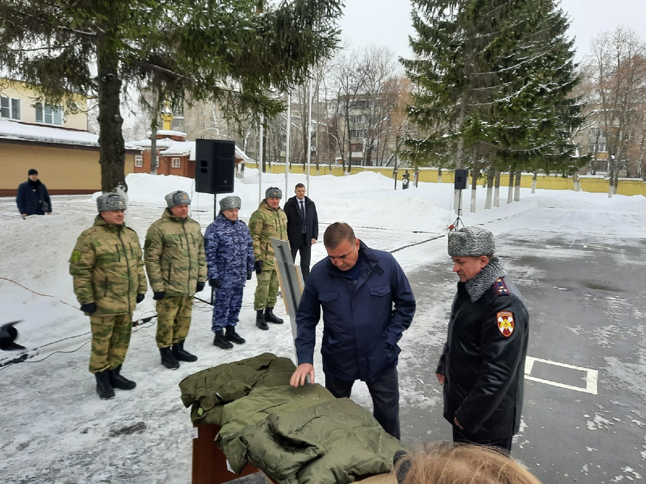 Алексей Дюмин передал новые автомобили и снаряжение сотрудникам Росгвардии