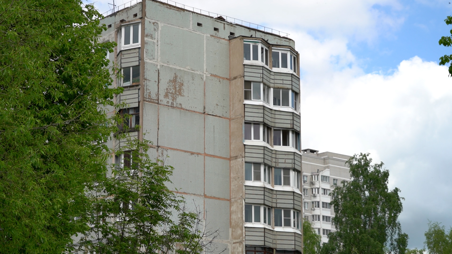 Цвет стен или найм рабочих: за что отвечают туляки при ремонте подъезда в  доме - Новости Тулы и области - 1tulatv